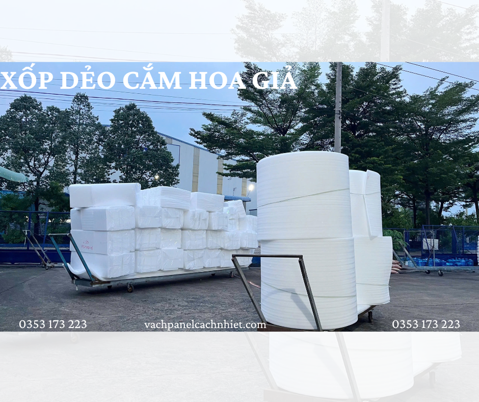 xop-deo-cam-hoa-gia-trang-tri-noel-tai-quan-1